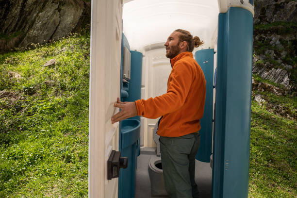 Porta potty delivery and setup in Apple Valley, OH