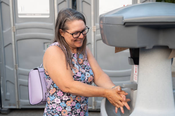 Best Best portable toilet rental  in Apple Valley, OH